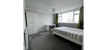 4 bed shared accommodation to rent