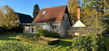 Am Feldrand auf einem ca. 1.000 m² großen Grundstück steht dieses Einfamilienhaus...