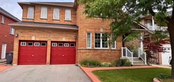 6 Nina Pl, Brampton, ON L7A 2E4