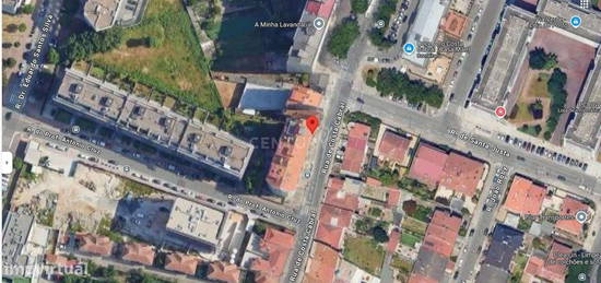 Apartamento T1 Renovado com Varanda – Último Andar com Elevador