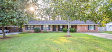 709 Cypress Rd, Starkville, MS 39759