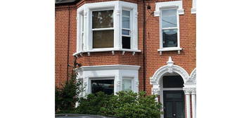 Flat to rent in Balham, London SW17