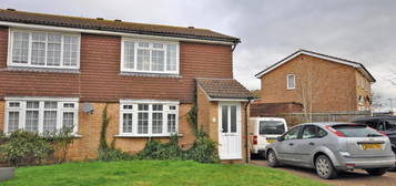 Flat to rent in Quinnell Drive, Hailsham BN27