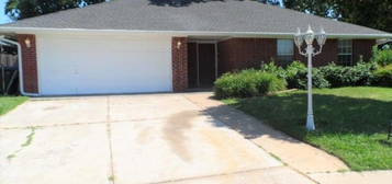 2305 Carolyn Ct, Norman, OK 73071