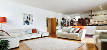 3 bedroom flat for sale