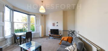 Flat to rent in Albion Road, Stoke Newington N16