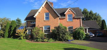 4 bed country house for sale