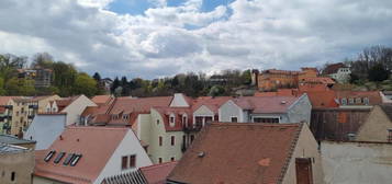 Charmante und individuelle Wohnung mit Balkon in der Mansarde!