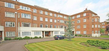 Flat to rent in Sheen Court, Richmond TW10