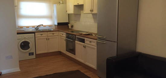 Flat to rent in Heathway, Dagenham RM10