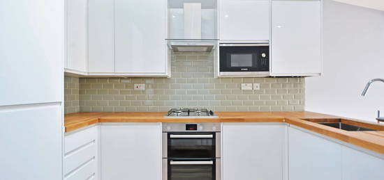 Flat for sale in Globe Road, Bethnal Green E2