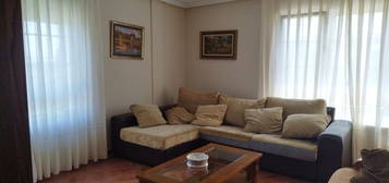 Alquiler de  Chalet pareado en  Lg Valtravieso s/n