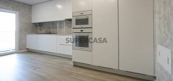 Apartamento T4 novo com garagem - Montijo