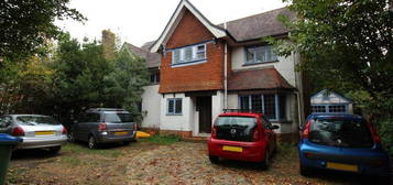 6 bedroom detached house