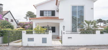 Beach Villa in Aroeira - Charneca da Caparica