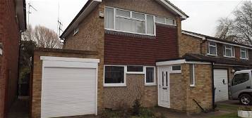 Detached house to rent in Florence Avenue, Maidenhead SL6