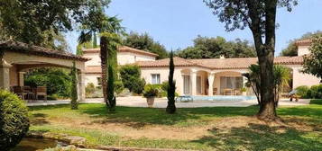 Vente villa 10 pièces 340 m²