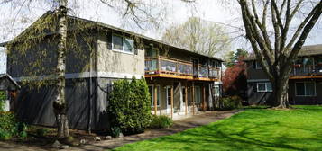 7015 SE Lake Rd Unit 4, Portland, OR 97267