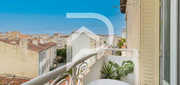 T2 dernier étage 48m² balcon CAMAS