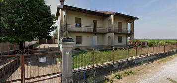 Casa indipendente in vendita in via Nino Bixio, 5