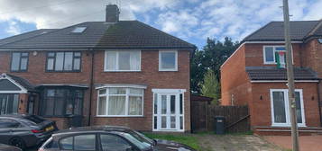 Terraced house to rent in Chorley Wood Road, Leicester LE5