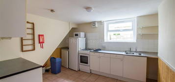 Terraced house to rent in Over Street, Brighton BN1