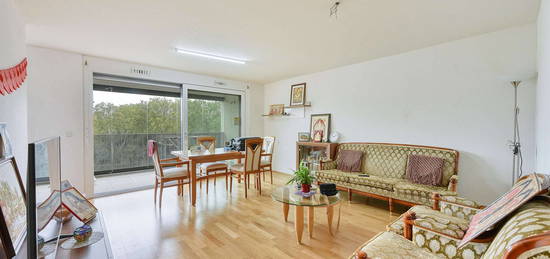 +++ neuwertig & gehoben - verglaster West-Balkon mit Fernblick - inklusive TG-Stellplatz & EBK +++