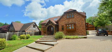 5 bedroom detached house