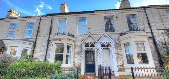 6 bedroom terraced house