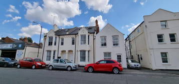 6 bedroom terraced house