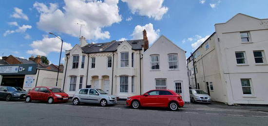 6 bedroom terraced house