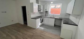 Flat to rent in East Road, Longsight, Manchester M12