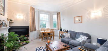 Flat to rent in Ringford House, West Hill SW18