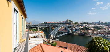 Apartamento T2 com vistas rio Douro, centro do Porto