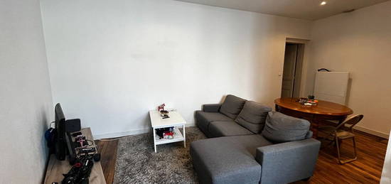 Appartement  à louer, 3 pièces, 2 chambres, 76 m²