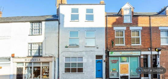 5 bedroom terraced house