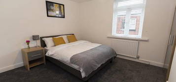 4 bed shared accommodation to rent