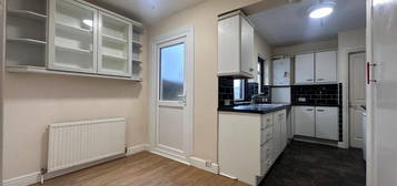 Terraced house to rent in Corporation Road, Gillingham ME7