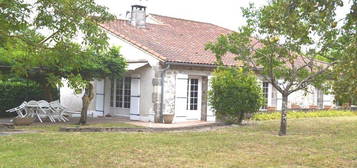 Belle maison en pierre située à Port Sainte Marie