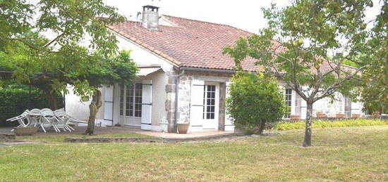 Belle maison en pierre située à Port Sainte Marie