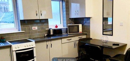 Flat to rent in Travis Place, Sheffield S10