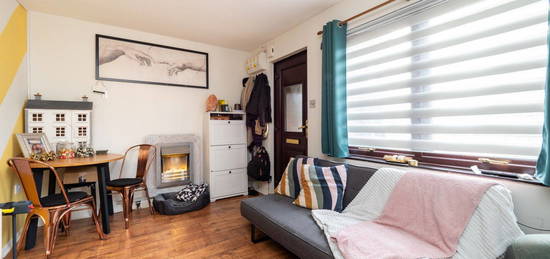 Flat to rent in Vellum Drive, Carshalton SM5