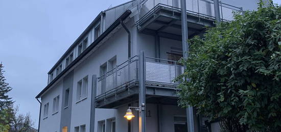 Erstbezug nach Sanierung: exklusive 4,5-Zimmer-Wohnung mit EBK in Denkendorf