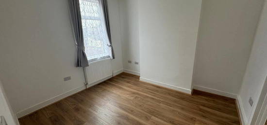 Duplex to rent in Palmerston Road, Walthamstow E17