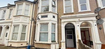 Flat to rent in Hastings Road, Southend On Sea SS1