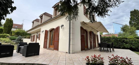 Maison traditionnelle 1 étage  à vendre, 6 pièces, 4 chambres, 160 m²