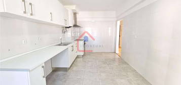 Apartamento T3 em Monte Abraão