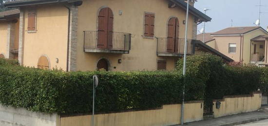 Villetta a schiera in vendita in via Grazia Deledda, 16