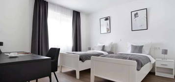 Stilvolle, modernisierte 2-Zimmer-Wohnung mit Balkon und Einbauküche in Wiesbaden