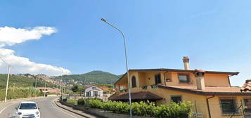 Rocca di papa bilocale con balcone